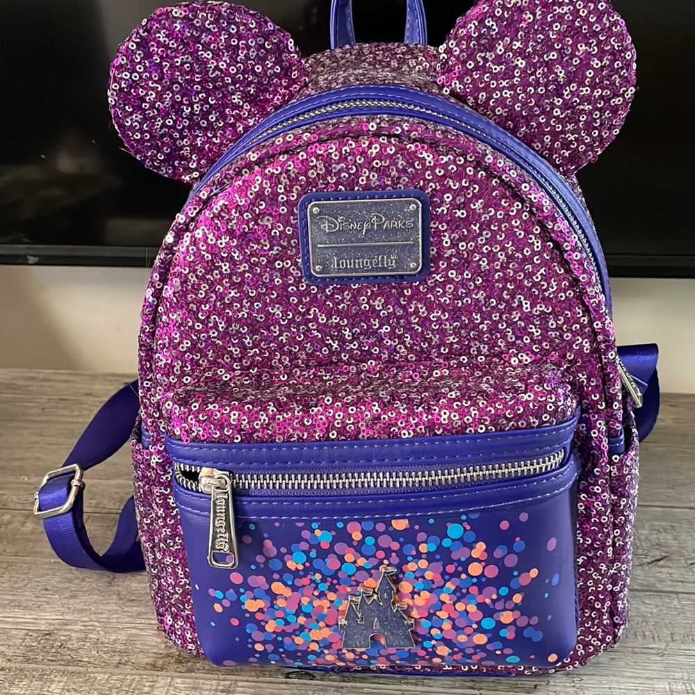 Disney parks lounge fly backpack